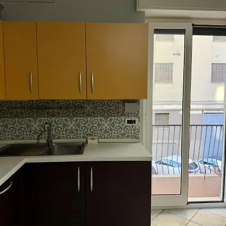 Host4u - In Centro A Con Balcone - Casa Margherita Apartmán Imperia