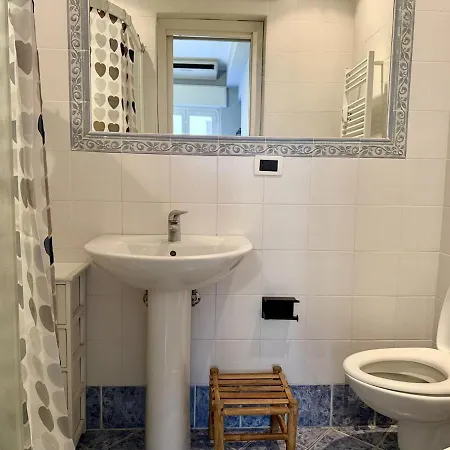 Host4u - In Centro A Con Balcone - Casa Margherita * Imperia