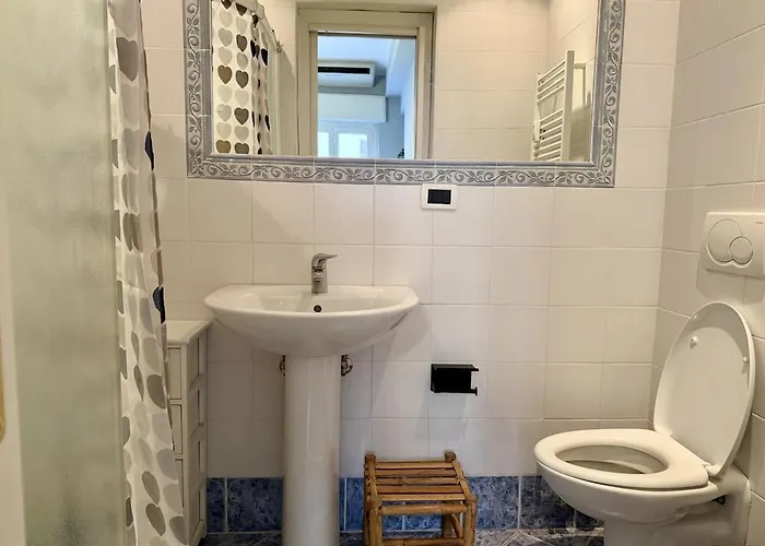 Host4u - In Centro A Con Balcone - Casa Margherita * Imperia